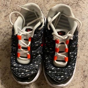 Childs sneaker size 9c Nike